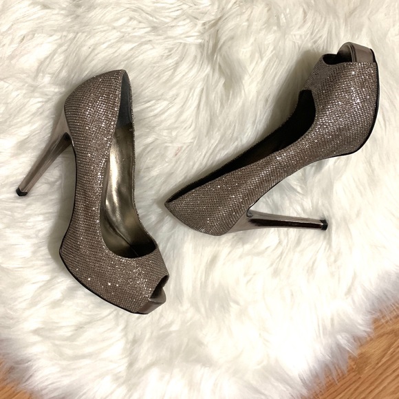 Guess Shoes - Guess peep toe pumps Size 6
